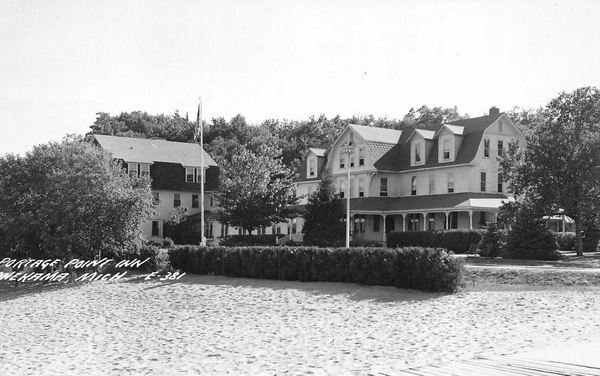 Portage Point Resort (Portage Point Inn) - Vintage Postcard